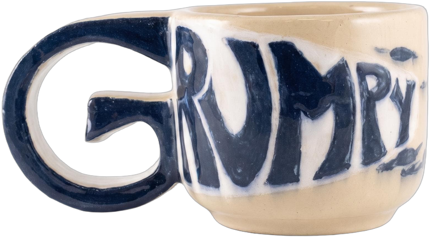 Handgemachte GRUMPY Tasse mit G-Henkel, freigestellt