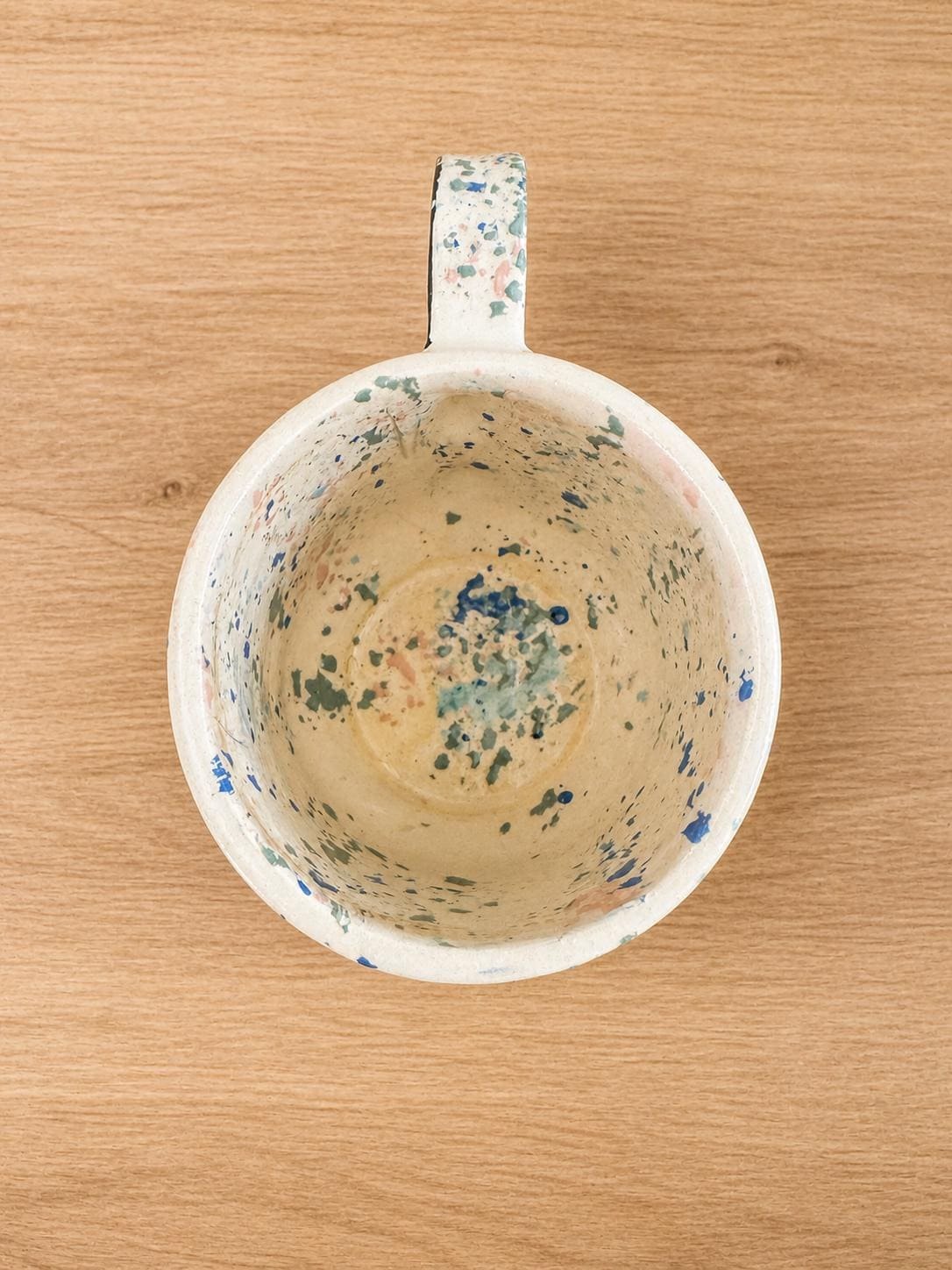 GAY Tasse von oben mit Sprenkel-Glasur innen